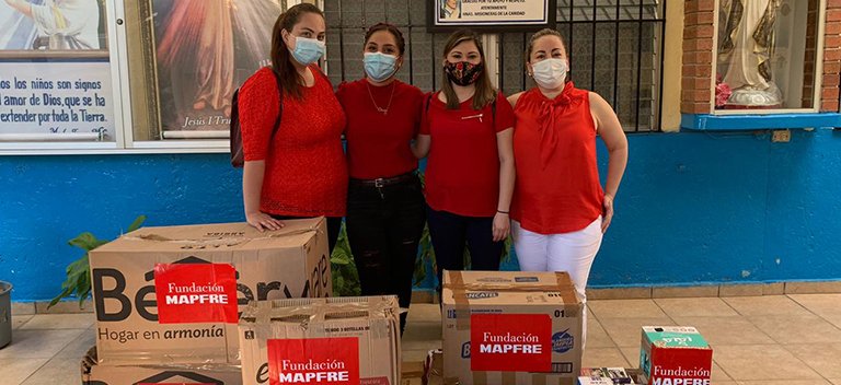 Nuestros voluntarios han querido dedicar el Día del Voluntariado de MAPFRE a realizar una colecta para poder alimentar a muchas personas que carecen de lo más básico