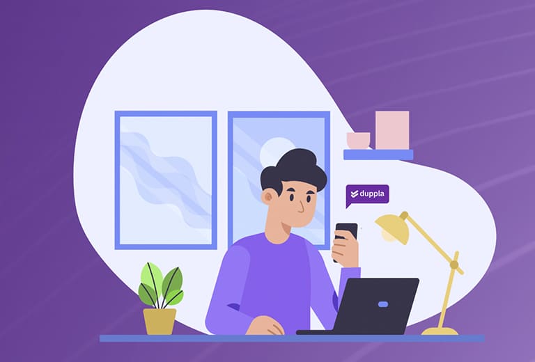 Persona usando la plataforma digital Duppla para prevención del cáncer con IA