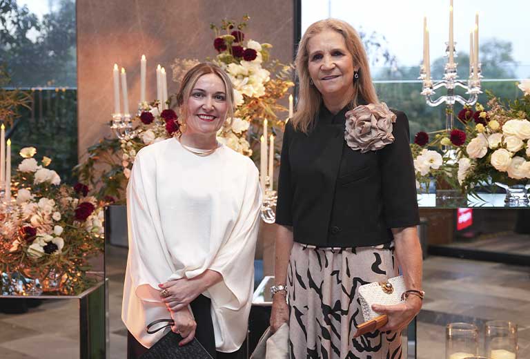 Elvira Vega y la Infanta Elena en visita a proyectos sociales de México