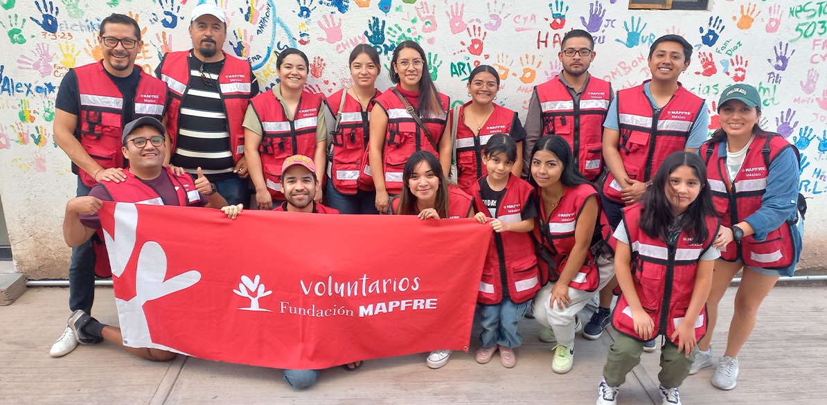 Voluntarios Voluntarios de Fundación MAPFRE México celebrando su premio