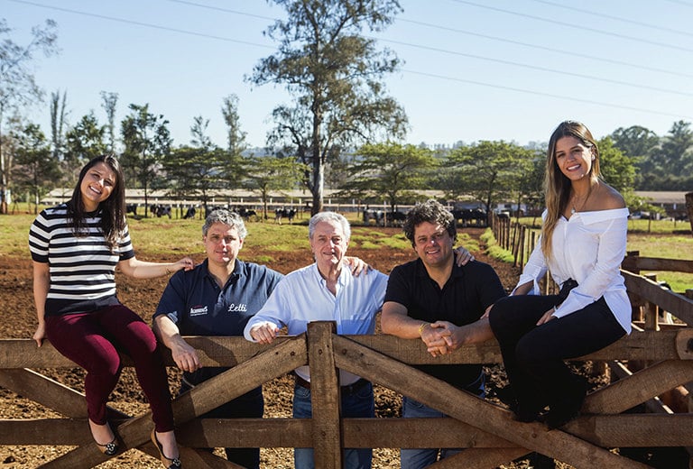 Premio a la Mejor Iniciativa en el Sector Agropecuario para Agrindus S.A.  